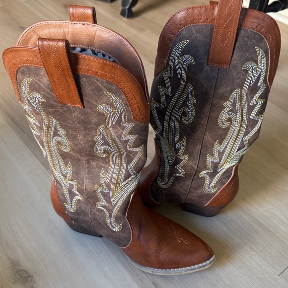 Brown and Tan Western Cowboy Boots Rollda Boots Only Worn a Few Times - Picture 13 of 16